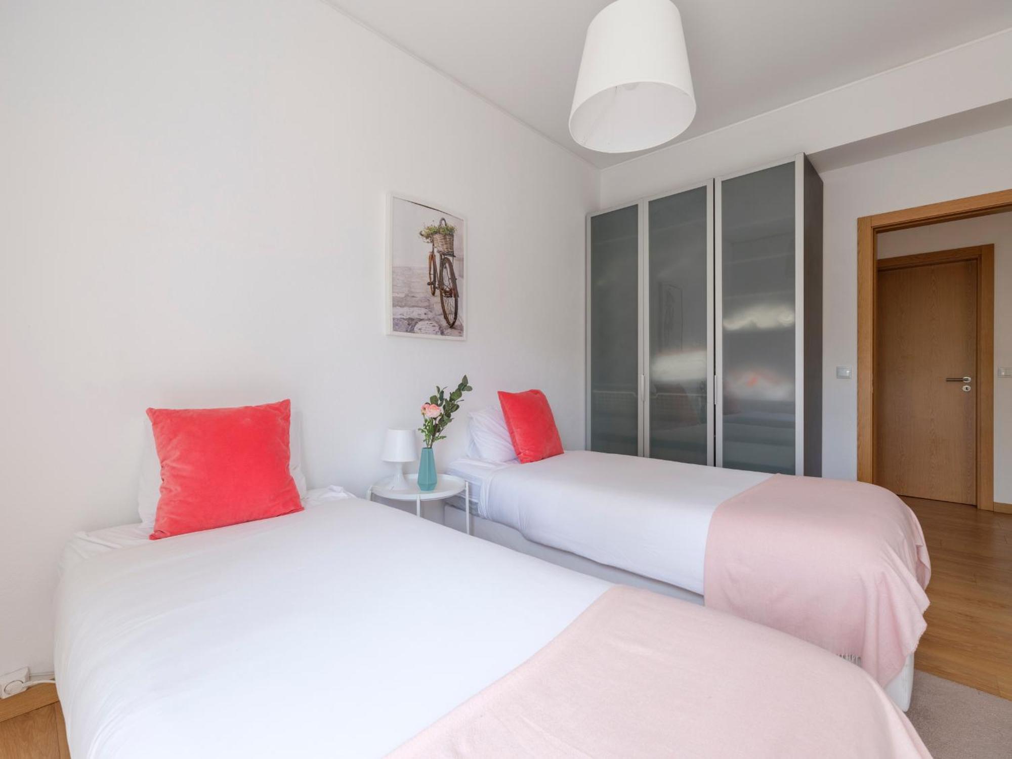 Olivais Spacious Near Airport Apartment *