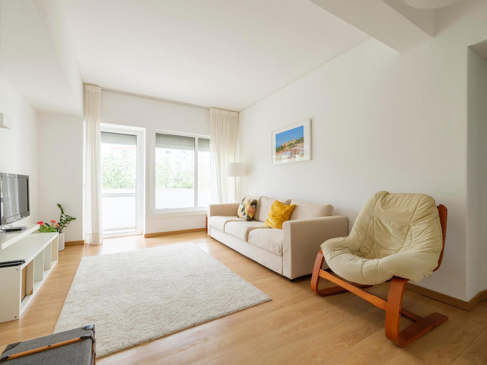 Olivais Spacious Near Airport *