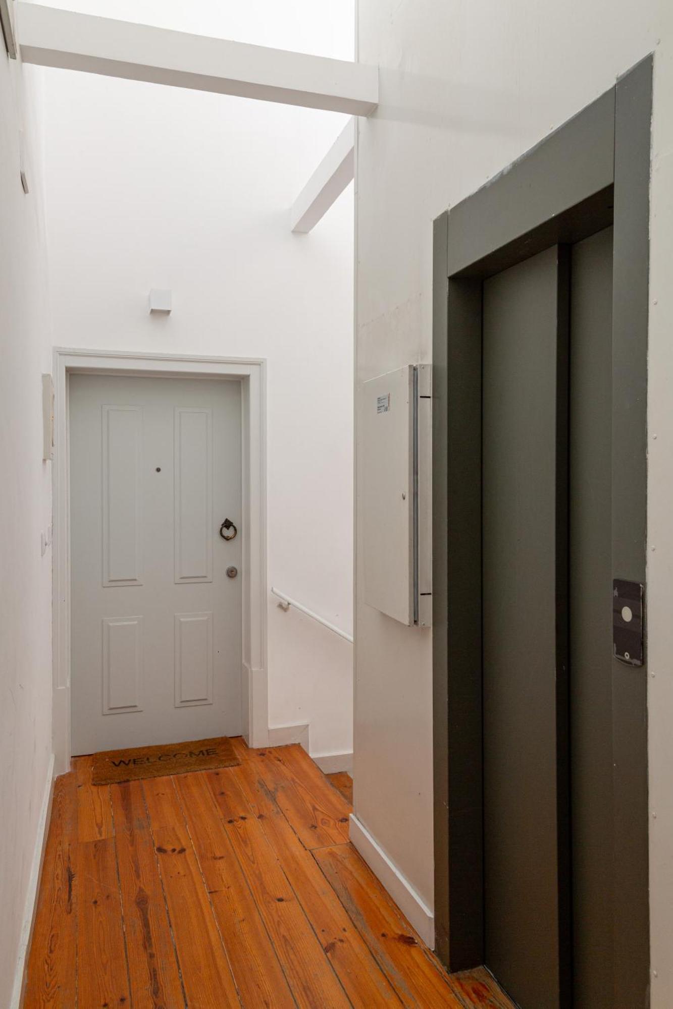 3br Duplex With Lift & Ac By Host For Us *