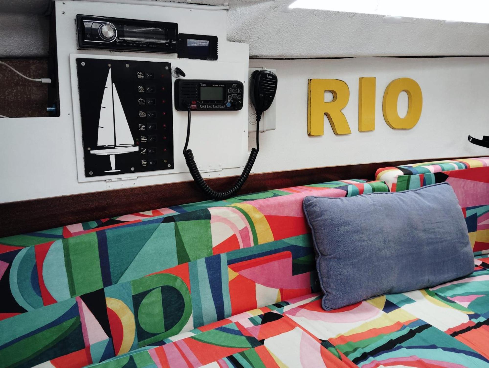 70's Tiny Boat * Lisbon