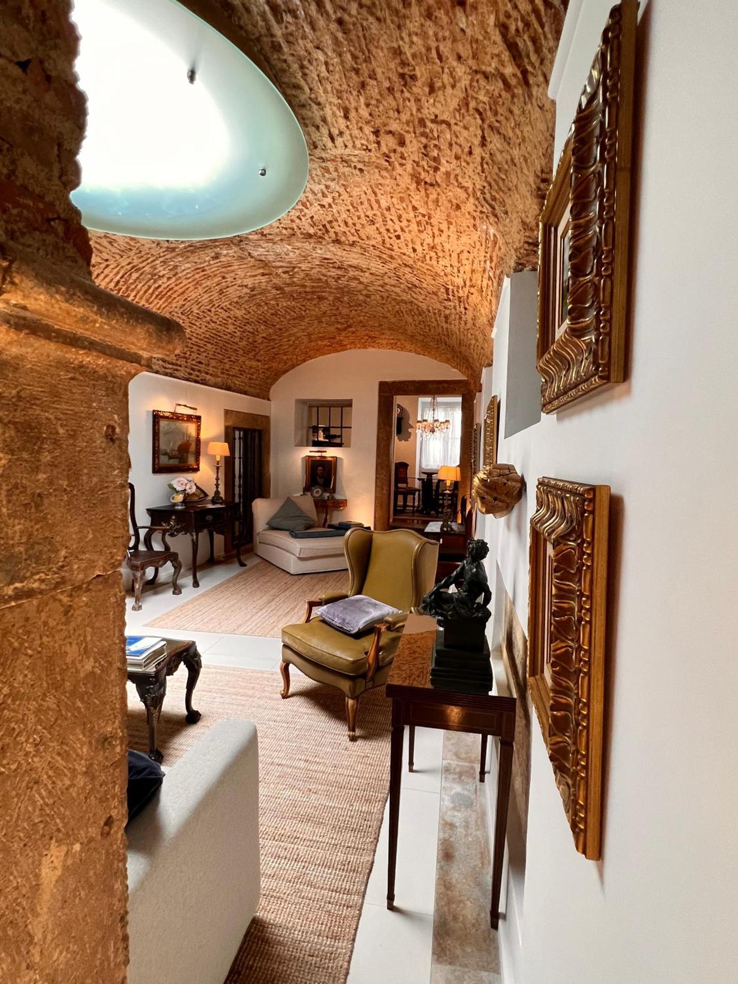 Unique Apartment *