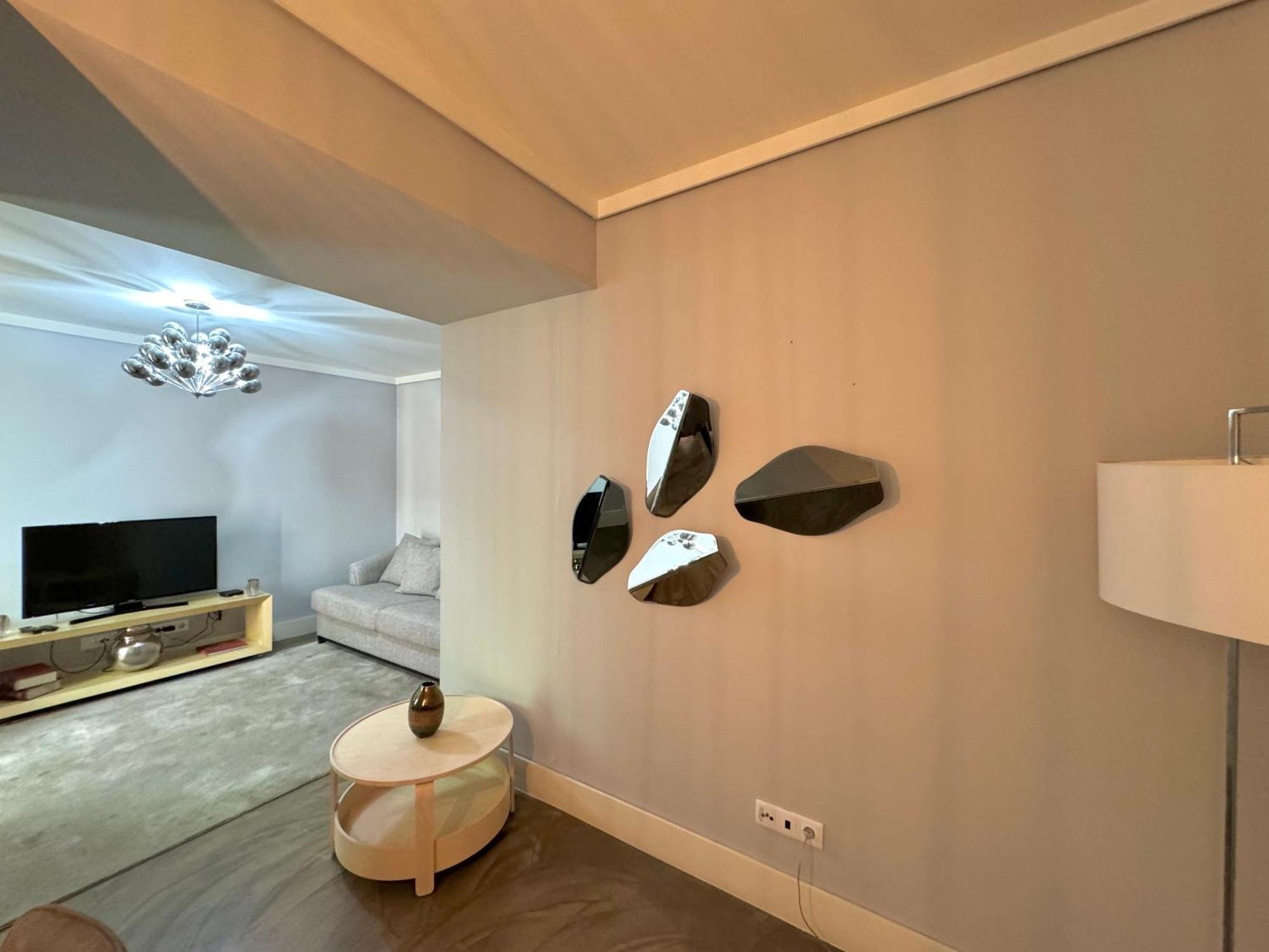 House Charms Apartment