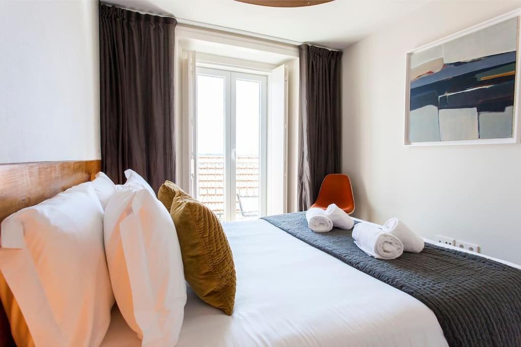 Bica Lux Secret Terrace 2-bedroom * Lisbon