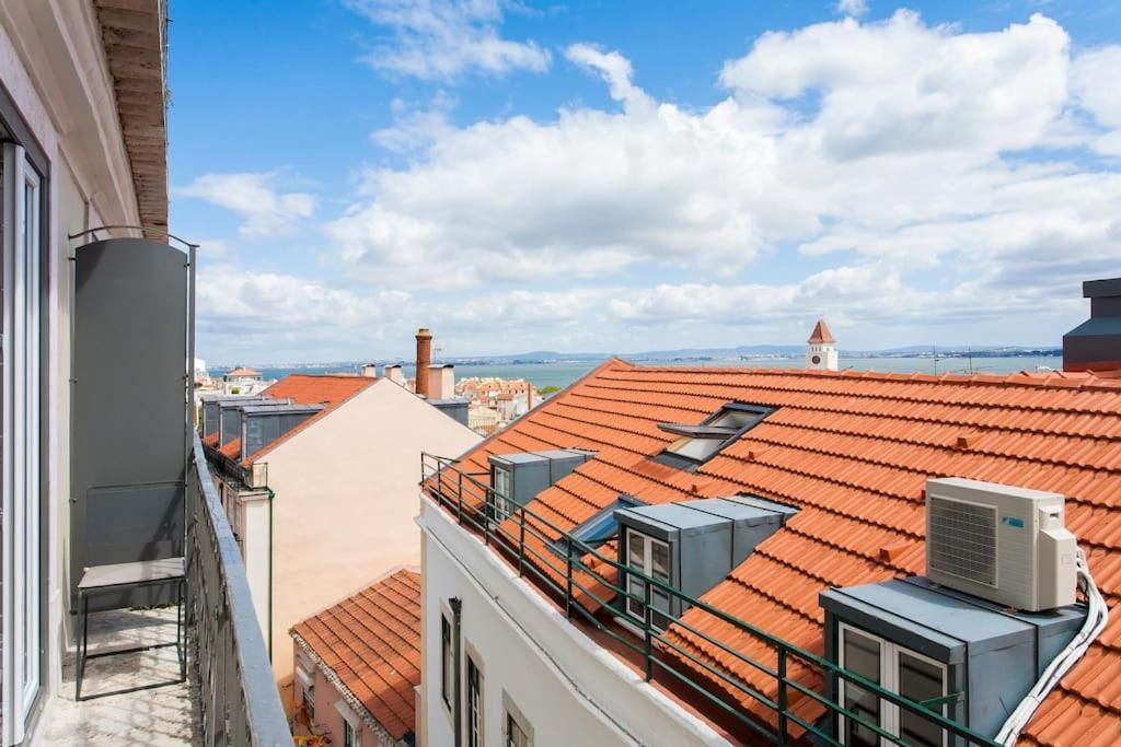 Bica Lux Secret Terrace 2-bedroom * Lisbon