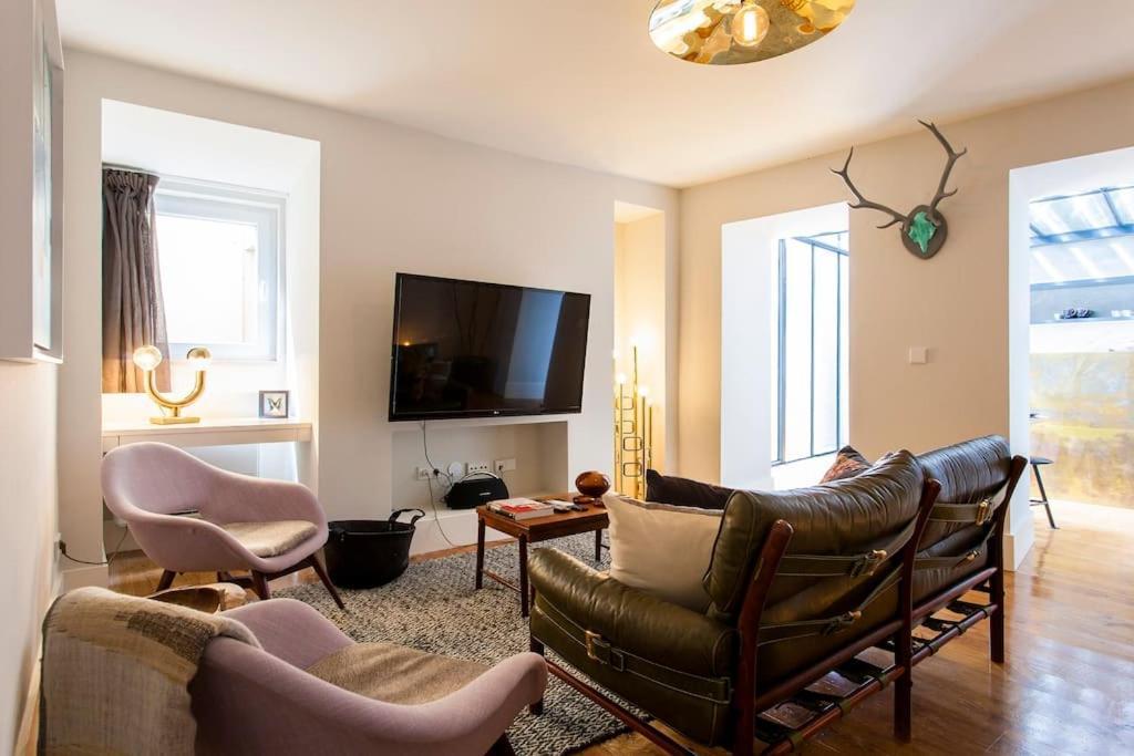 Bica Lux Secret Terrace 2-bedroom Apartment Lisbon