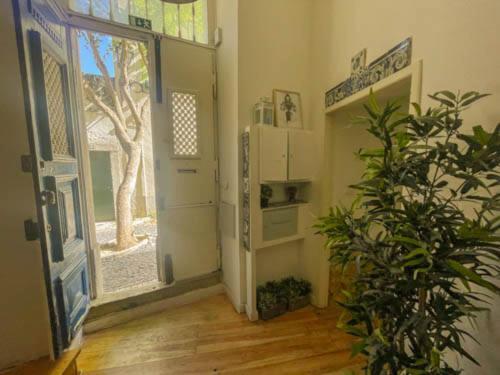 Historical Bica - 3 Bedroom Apartment Lisbon