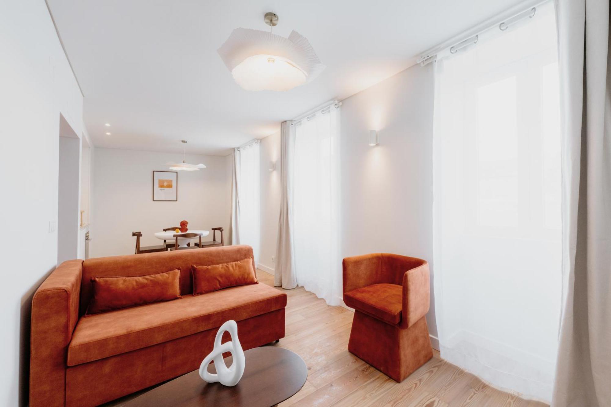 Orange House - Elegant Two-bedroom 1e Apartment Lisbon