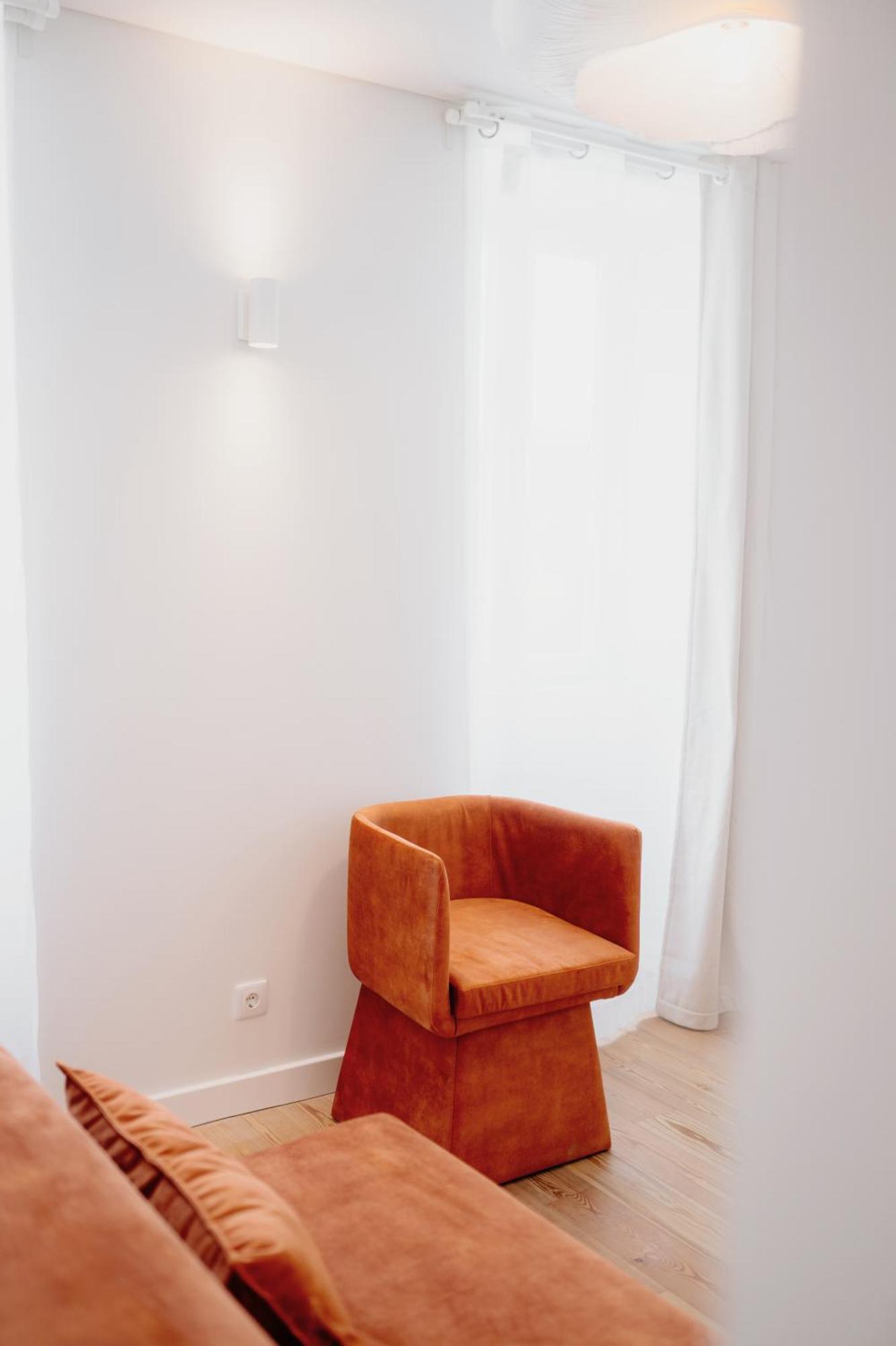 Orange House - Elegant Two-bedroom 1e Apartment *
