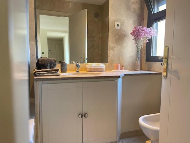 Besthomestay- Lisbon- Garden, Pool & Garage Apartment Lisbon