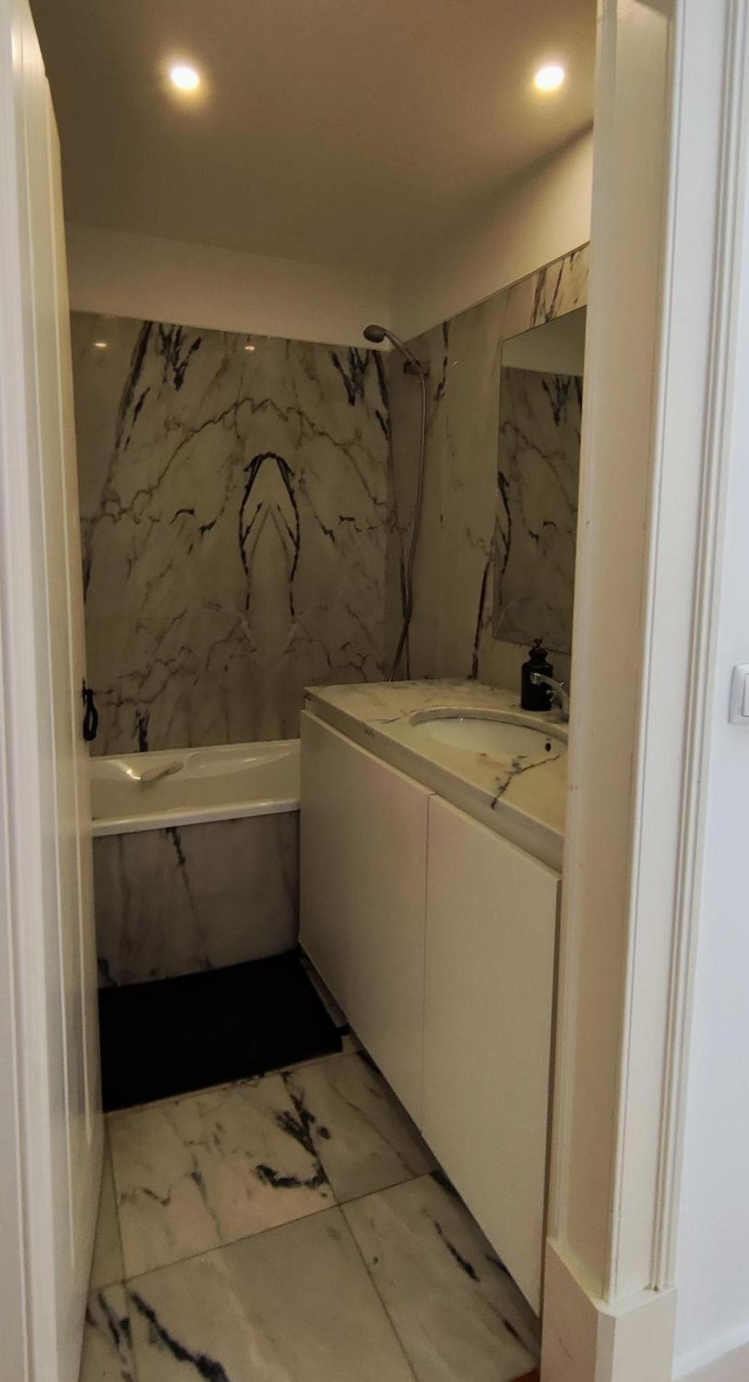 Triplo Com Wc Privativo No Coracao Do Chiado * Lisboa