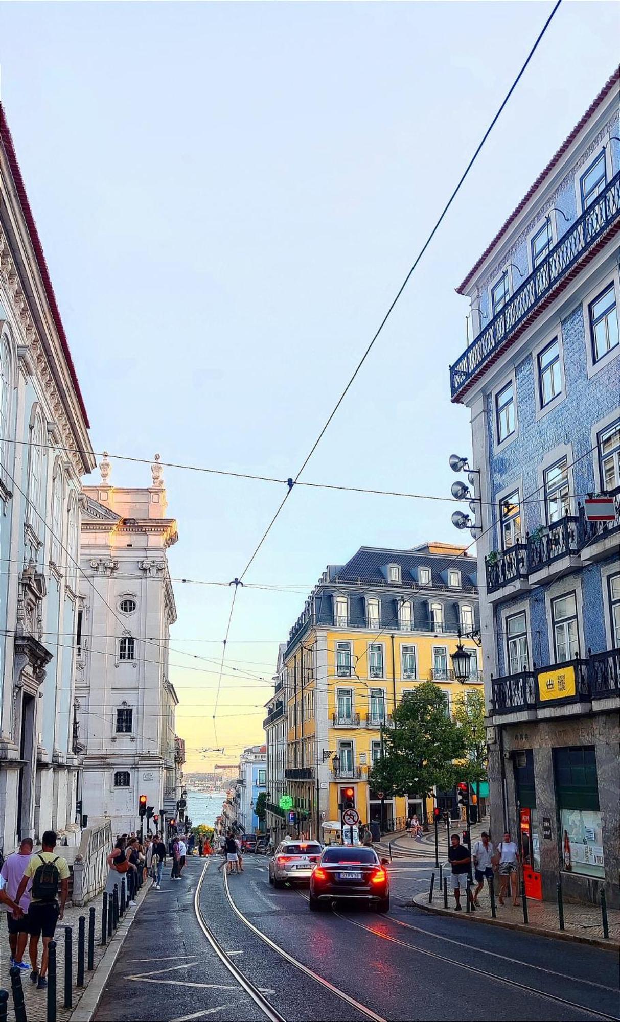 Triplo Com Wc Privativo No Coracao Do Chiado * Lisboa