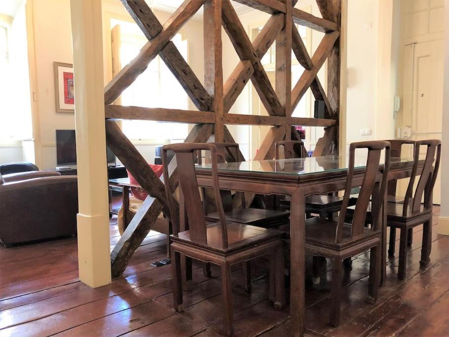 Center Baixa - 3 Bedrooms Apartment *