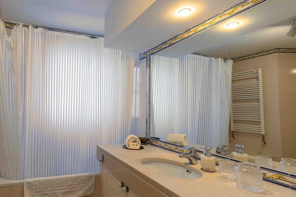 Historical 3 Bedroom Duplex In Apartment Lisbon