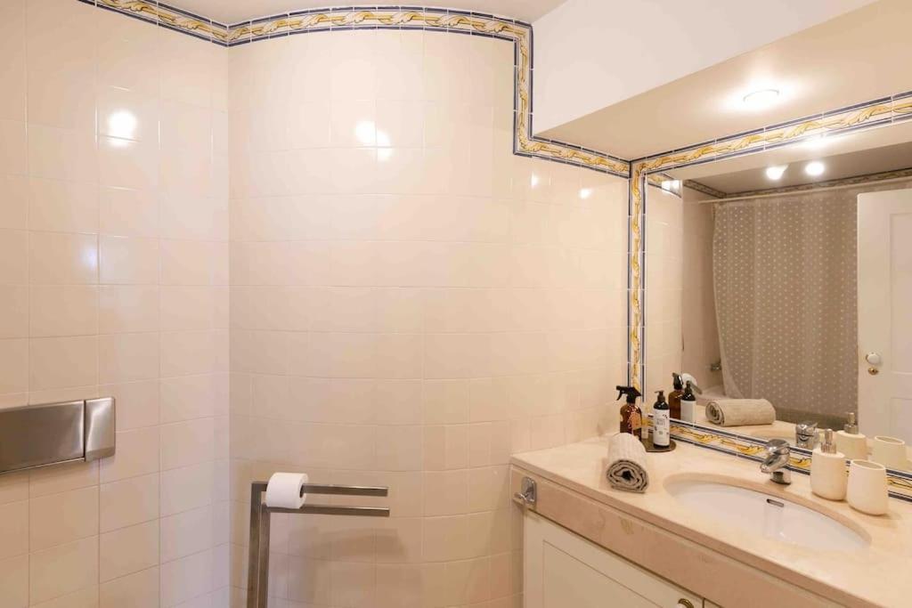 Apartment Historical 3 Bedroom Duplex In