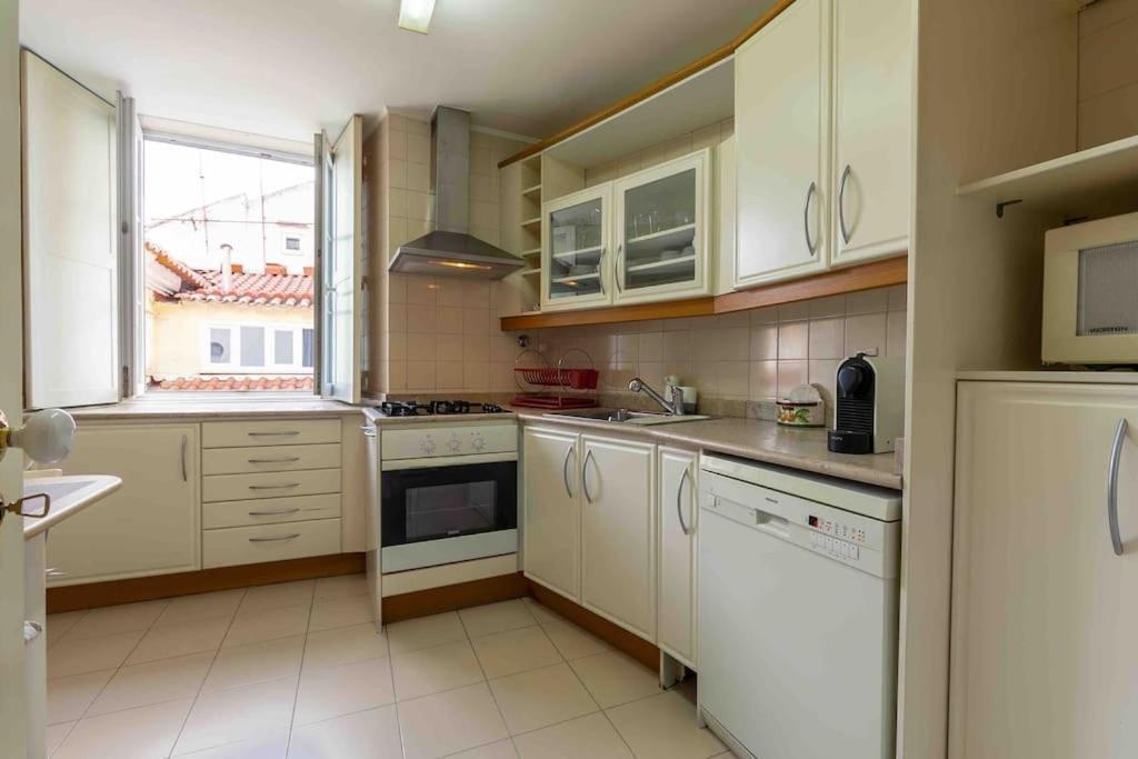 Historical 3 Bedroom Duplex In Apartment Lisbon