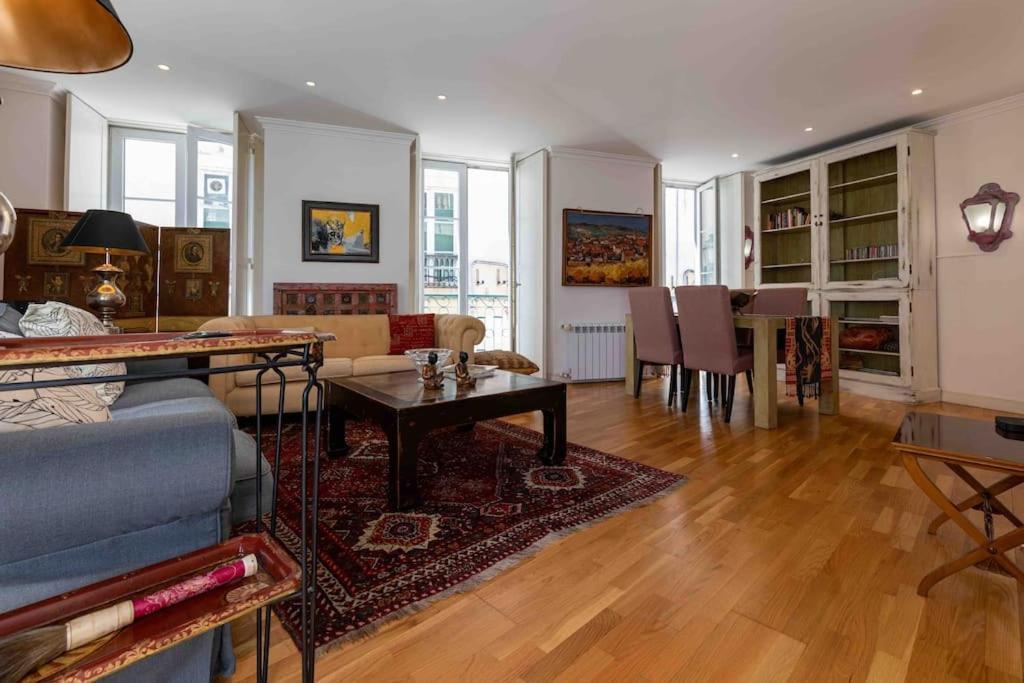 Historical 3 Bedroom Duplex In Apartment Lisbon