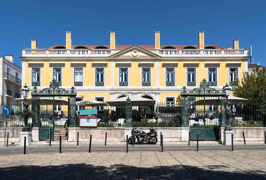 Historical 3 Bedroom Duplex In Lisbon