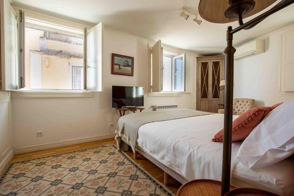 Historical 3 Bedroom Duplex In Lisbon