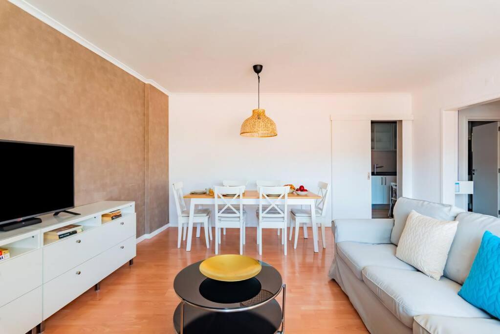 Lay Your At Avenida Da Liberdade * Lisbon