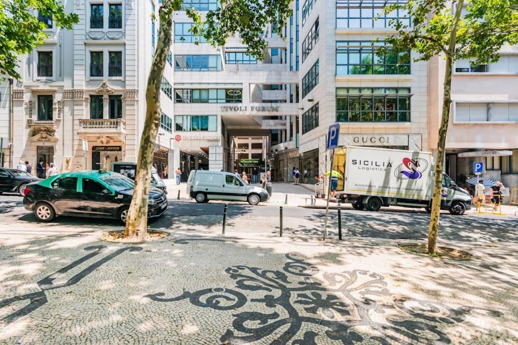 Lay Your At Avenida Da Liberdade * Lisbon