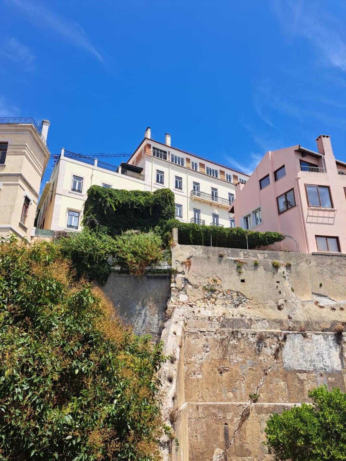 Light And Comfortable Flat In The Center * Lisbon