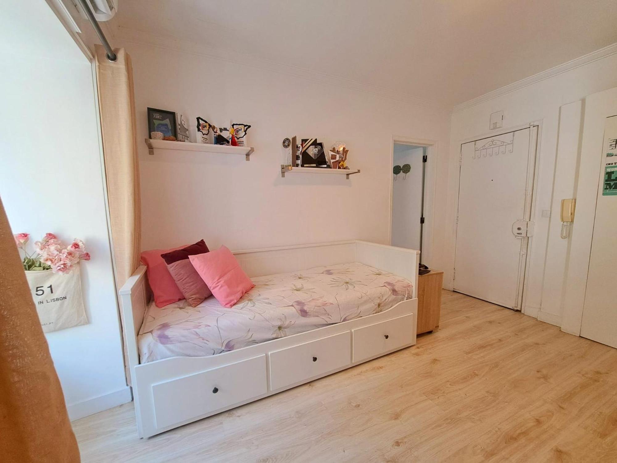 Light And Comfortable Flat In The Center Lisbon
