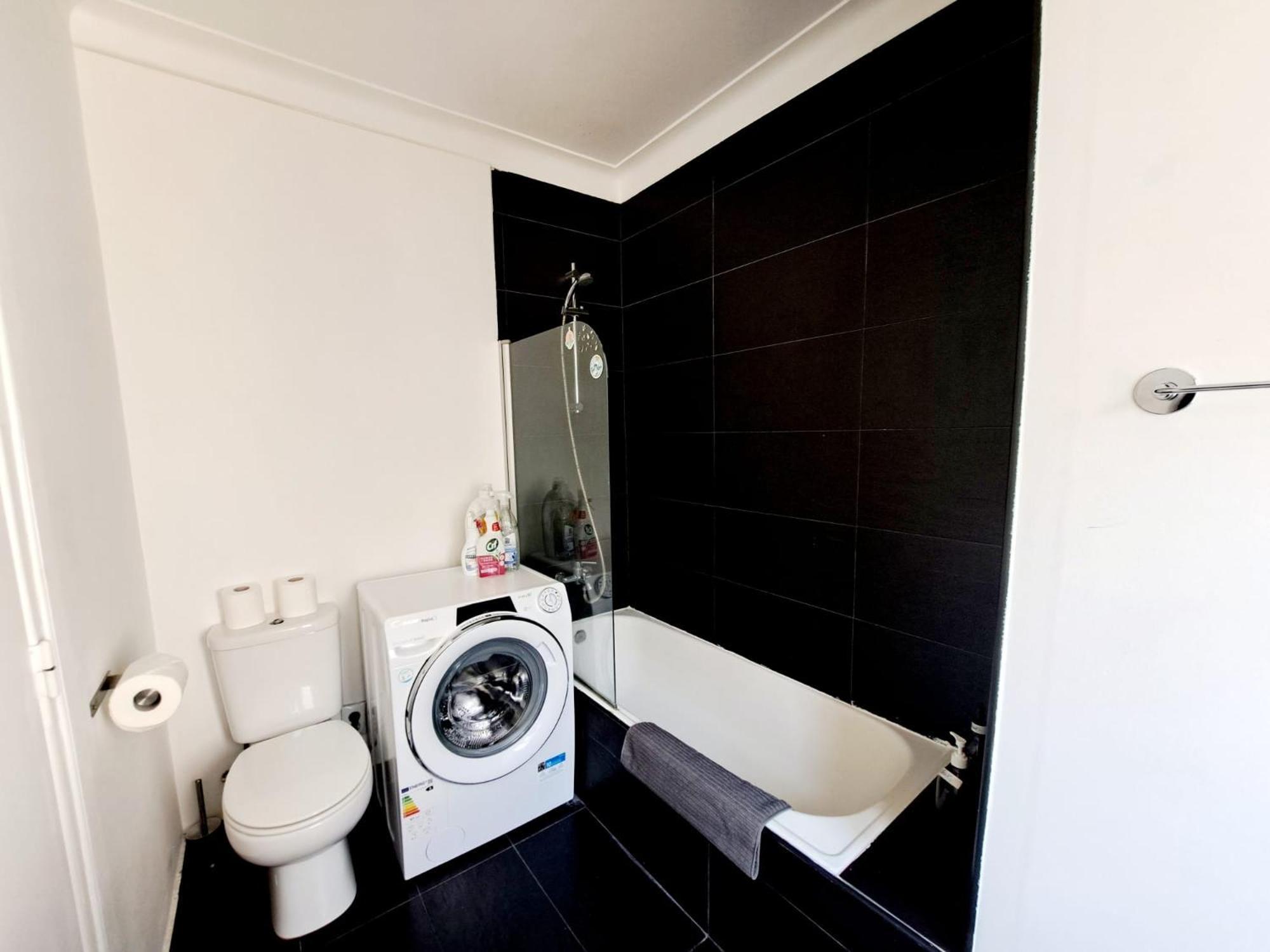 Light And Comfortable Flat In The Center * Lisbon