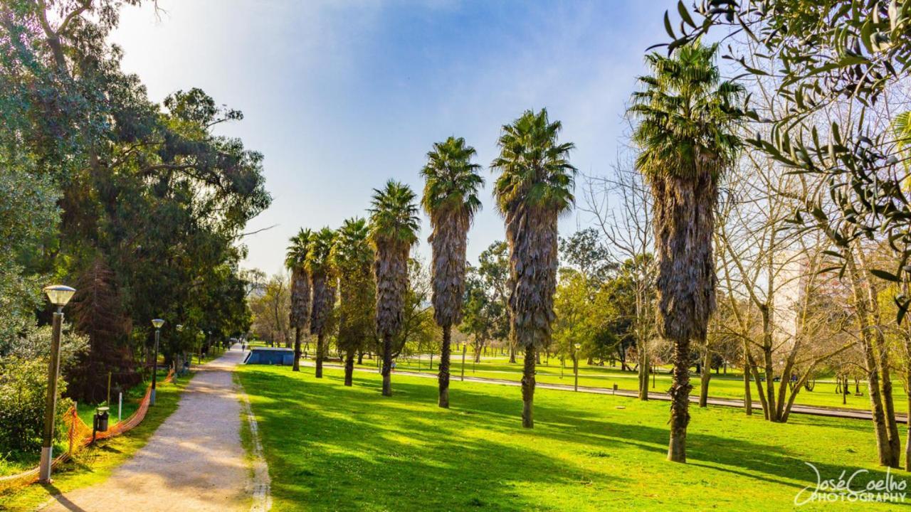5min Walk To Subway & 10min Drive To Airport Apartment *