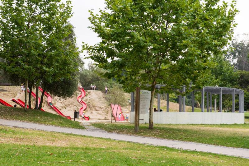 5min Walk To Subway & 10min Drive To Airport Lisbon