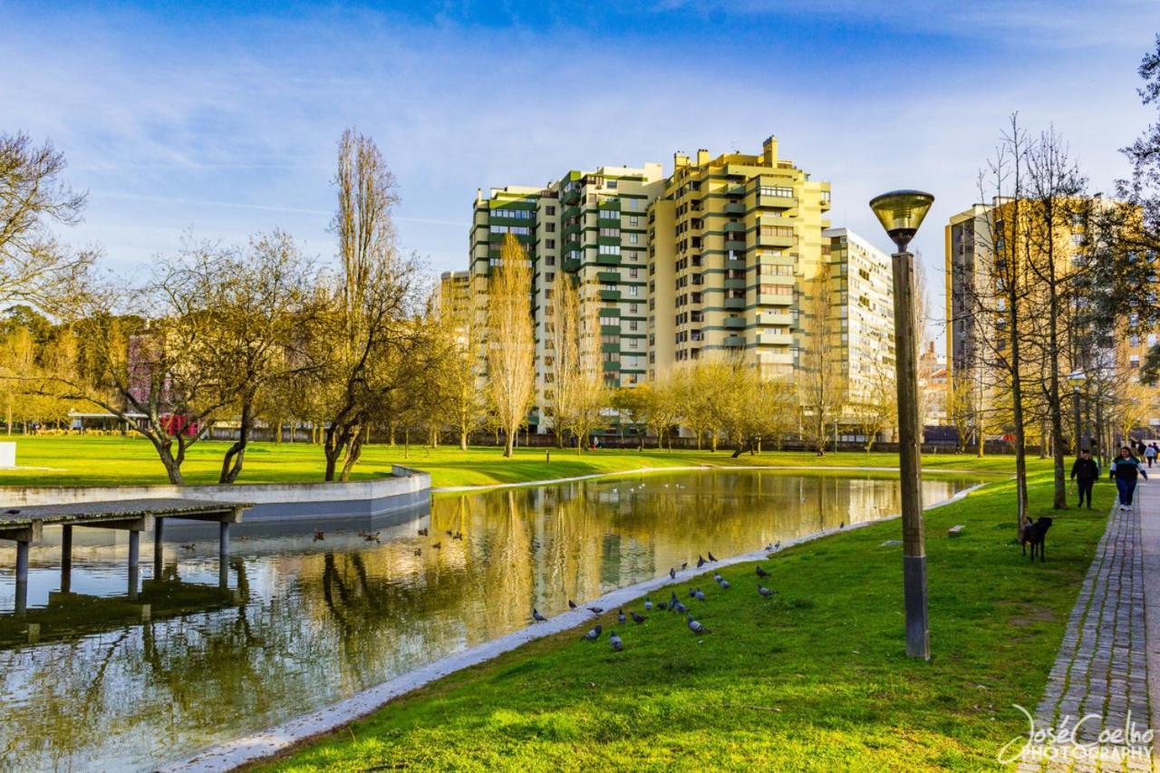 5min Walk To Subway & 10min Drive To Airport Apartment