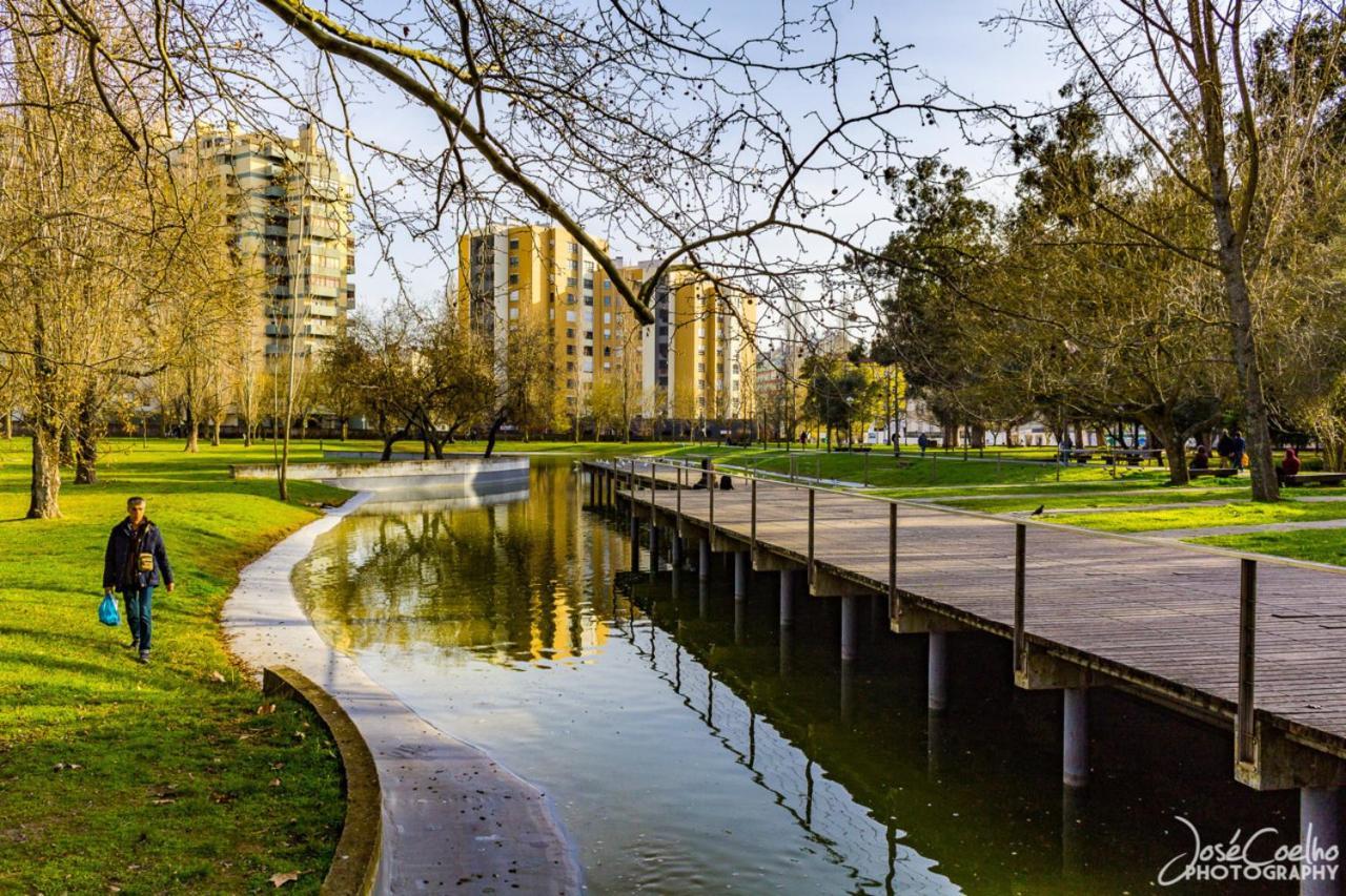 Apartment 5min Walk To Subway & 10min Drive To Airport *