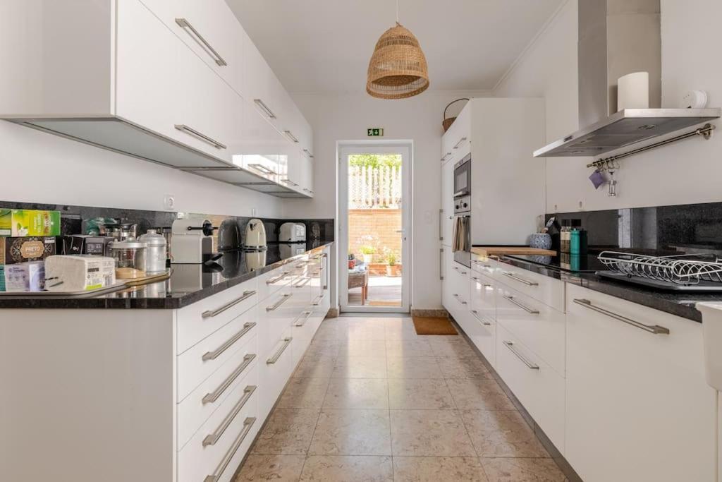Lx -10m To Downtown,14 Ppl,heatable Pool And Lift * Lisbon
