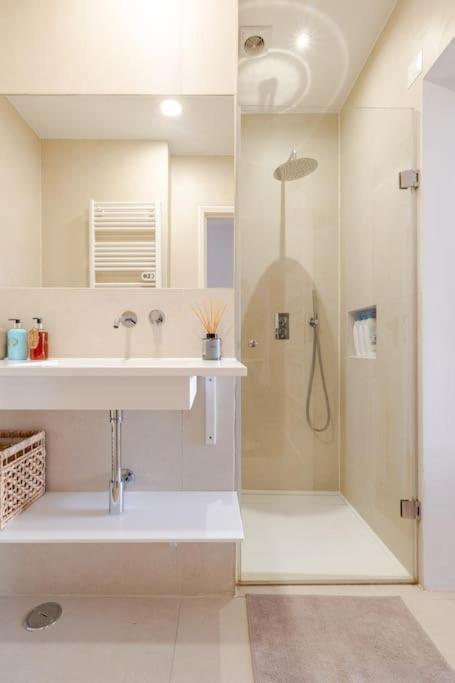 Lx -10m To Downtown,14 Ppl,heatable Pool And Lift Lisbon