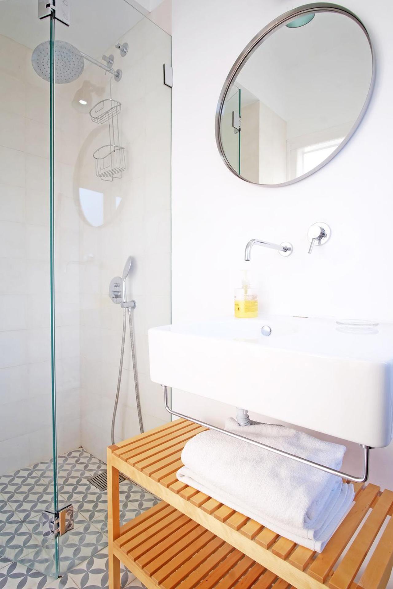 Cec Charm At Coolest Area To Stay: Pr. Real / Br. Alto Lisbon