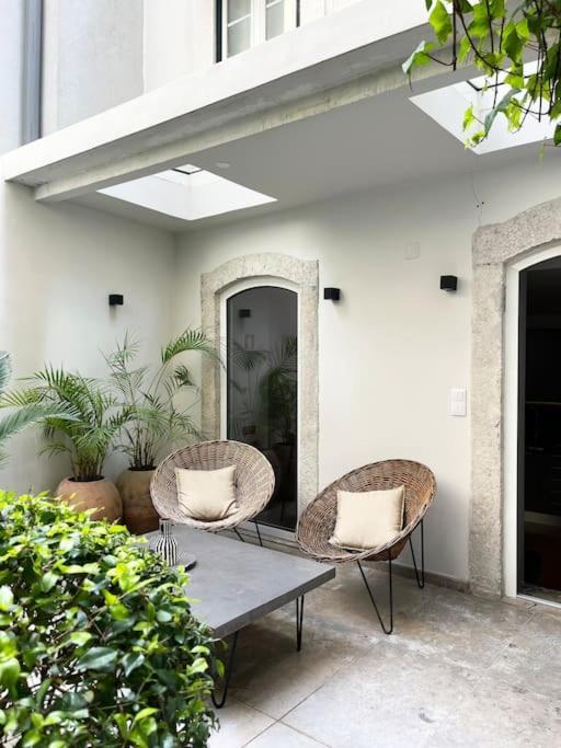 Charming Lapa With A Private Patio * Lisbon
