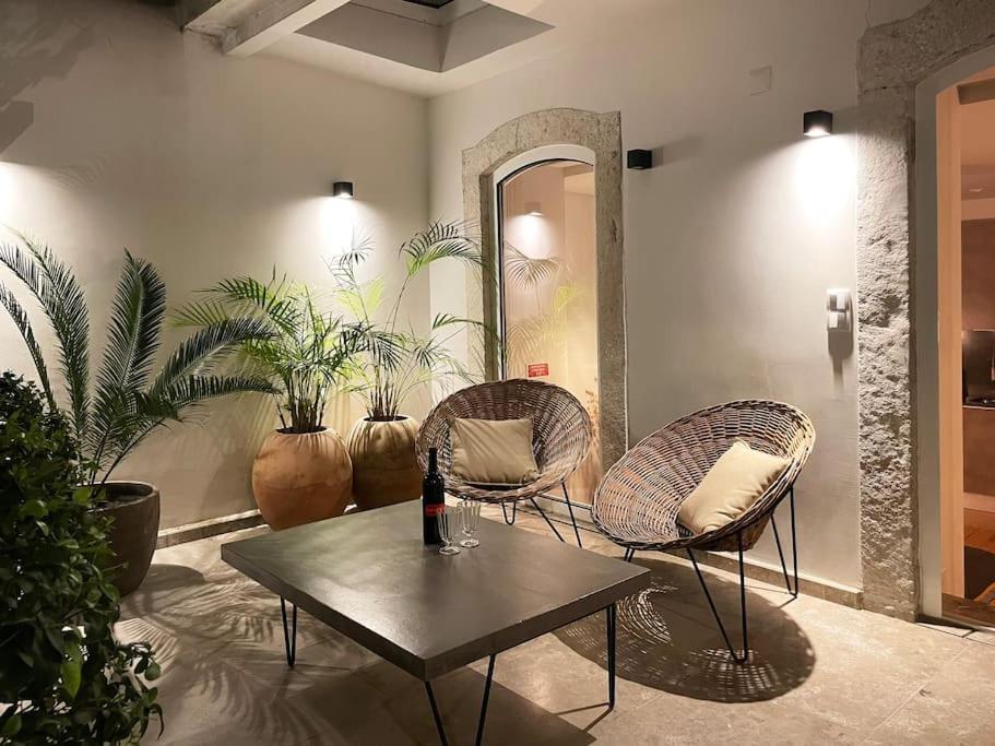 Apartment Charming Lapa With A Private Patio Lisbon