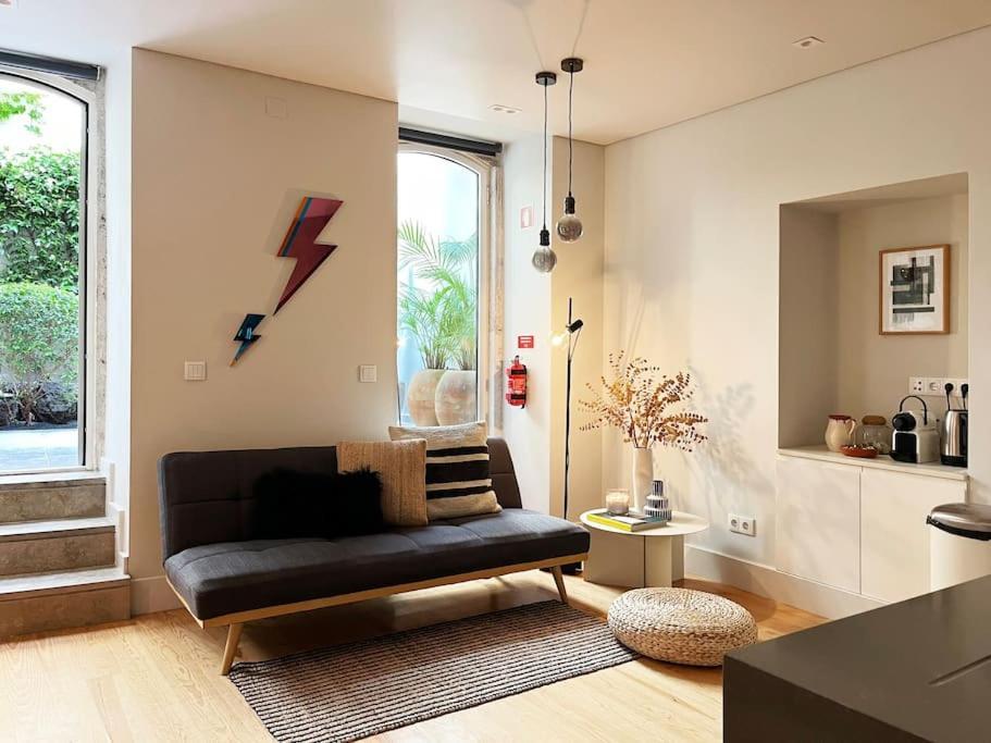 Apartment Charming Lapa With A Private Patio Lisbon