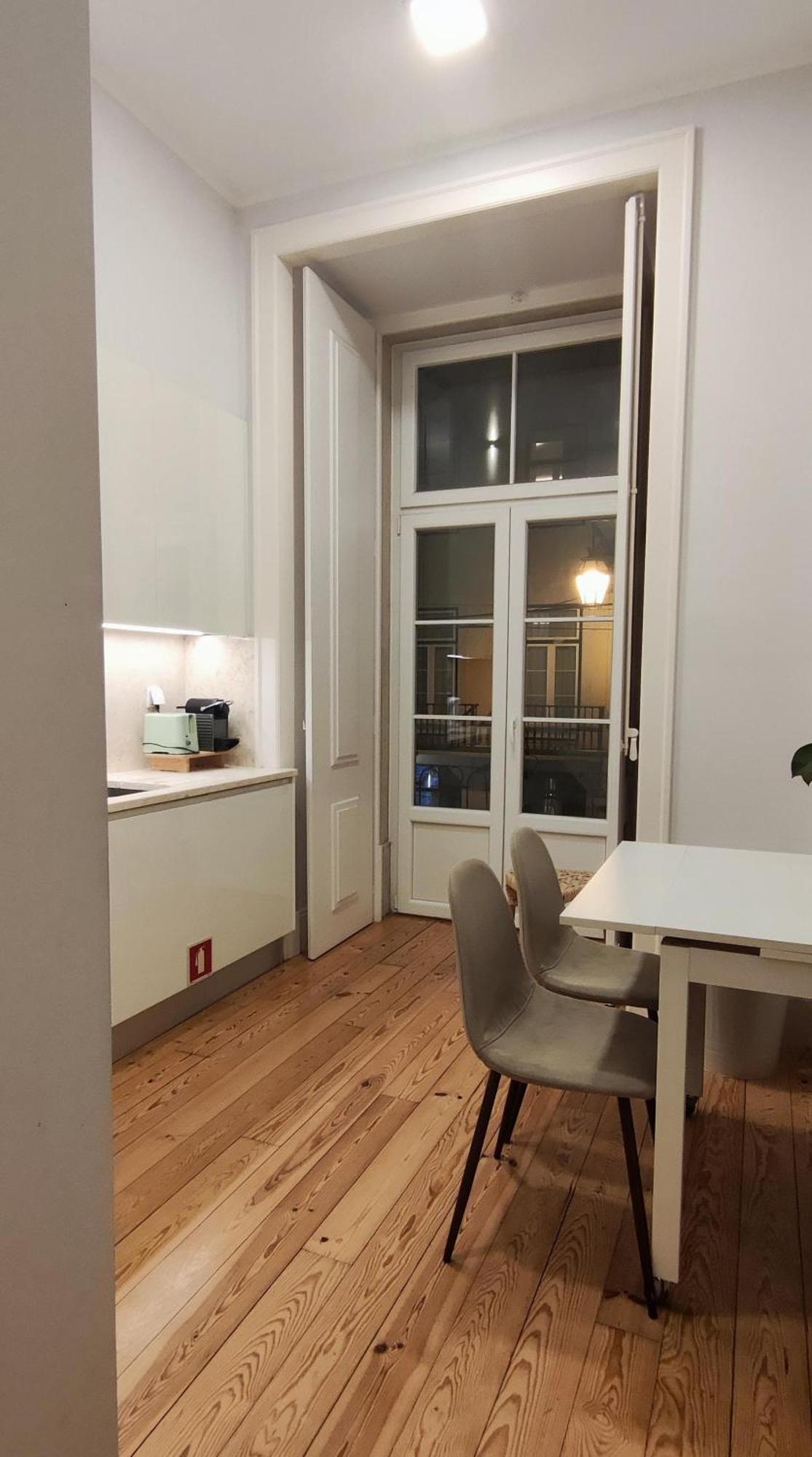Compact * Lisbon