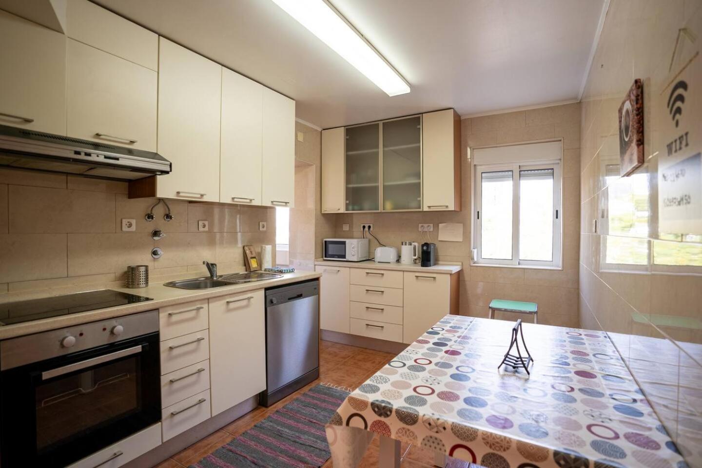 Cozy And Quiet 3-bedroom Flat *