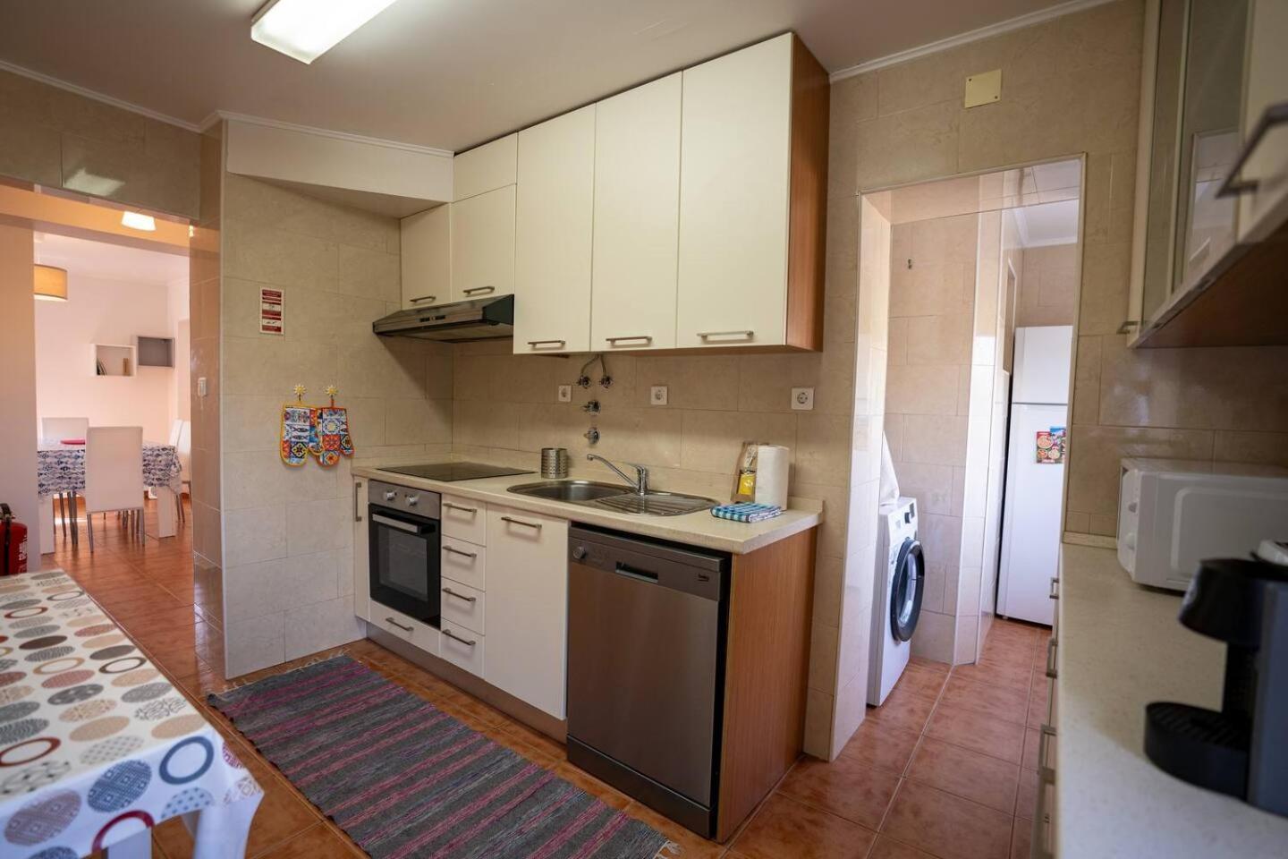 Cozy And Quiet 3-bedroom Flat *