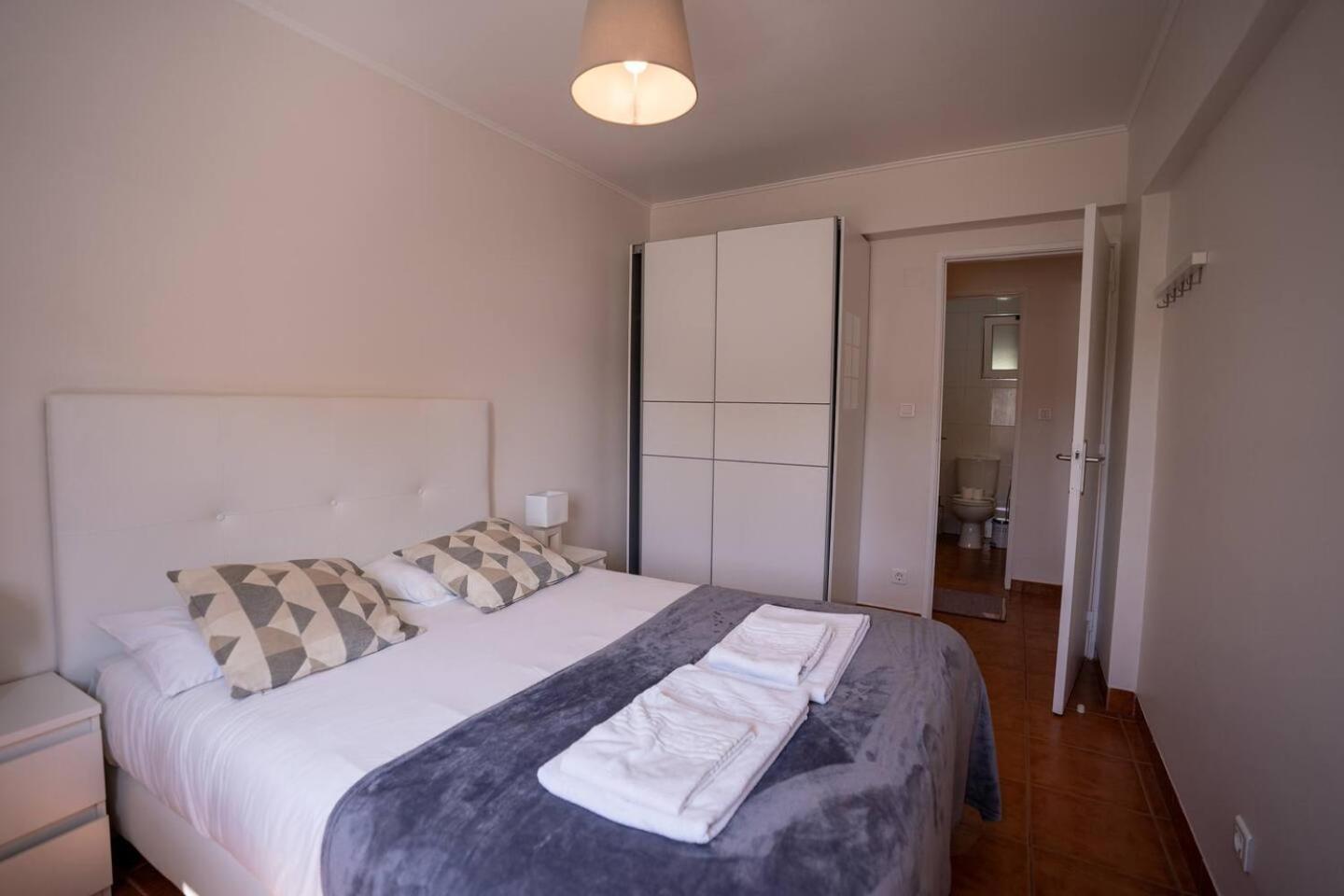 Cozy And Quiet 3-bedroom Flat * Lisboa