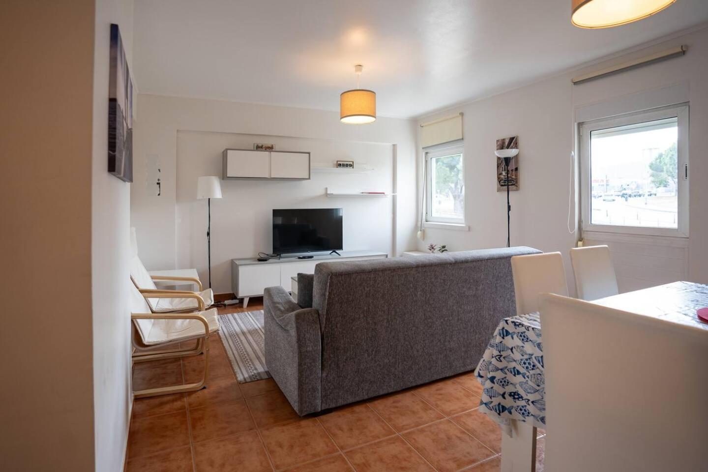 Cozy And Quiet 3-bedroom Flat *