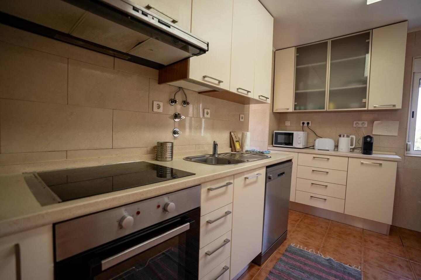 Cozy And Quiet 3-bedroom Flat