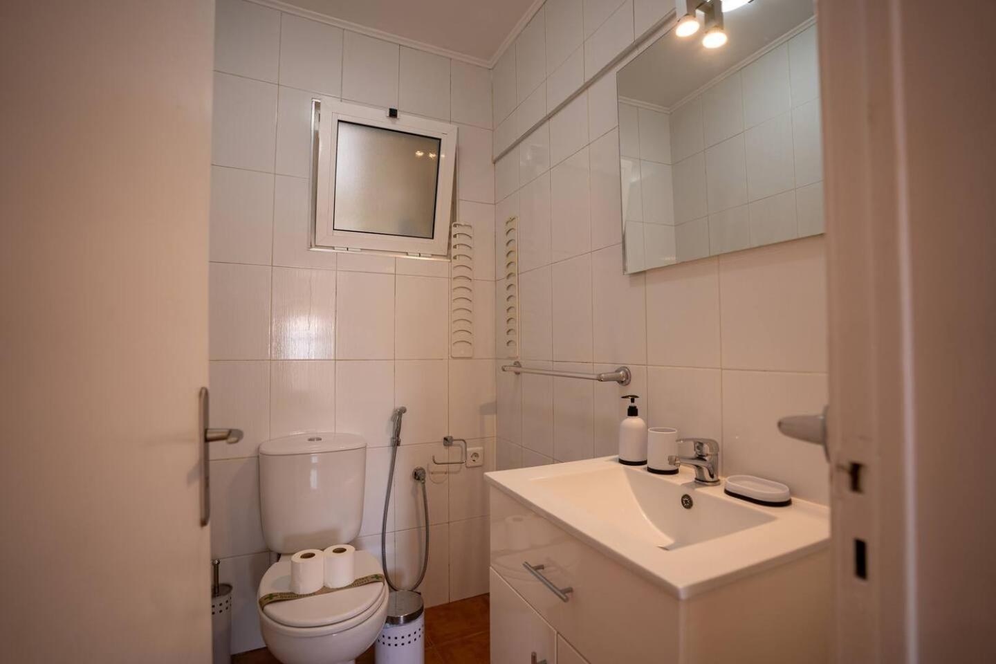 Cozy And Quiet 3-bedroom Flat Apartment Lisbon