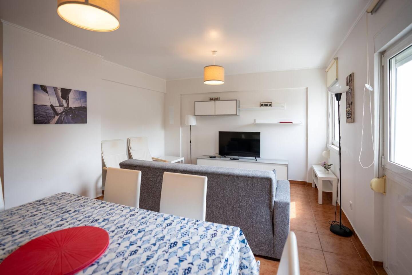 Cozy And Quiet 3-bedroom Flat *