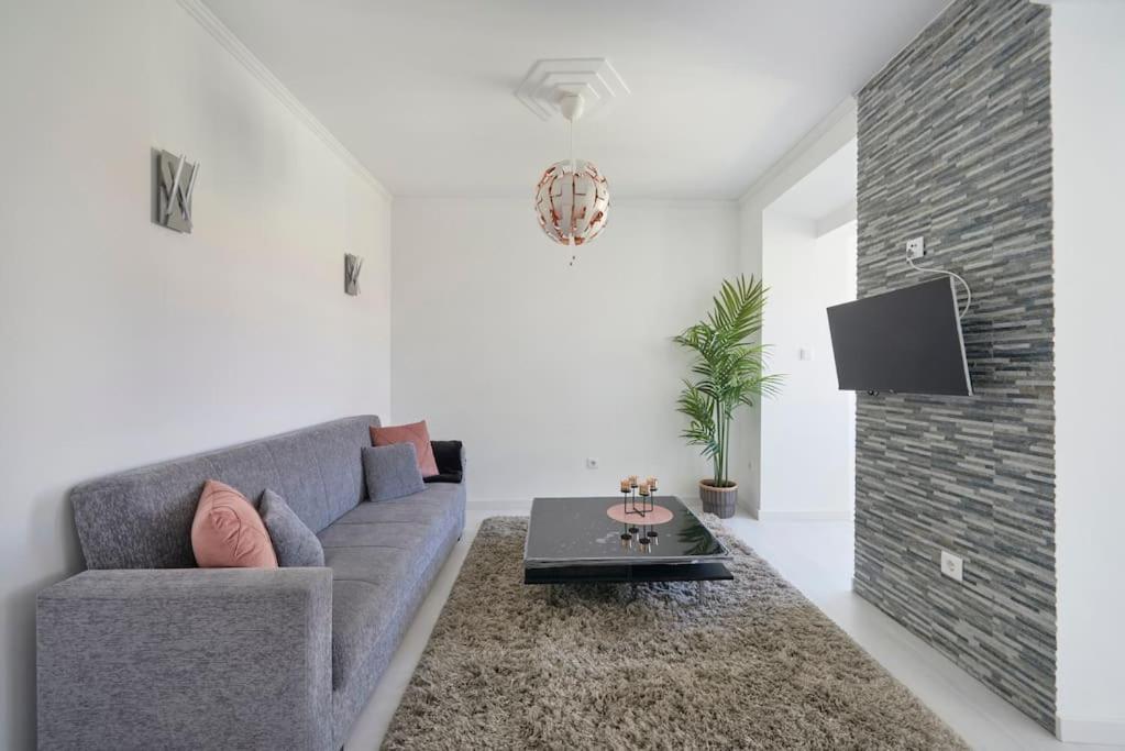 Apartment Bright Brand In Center With Ac