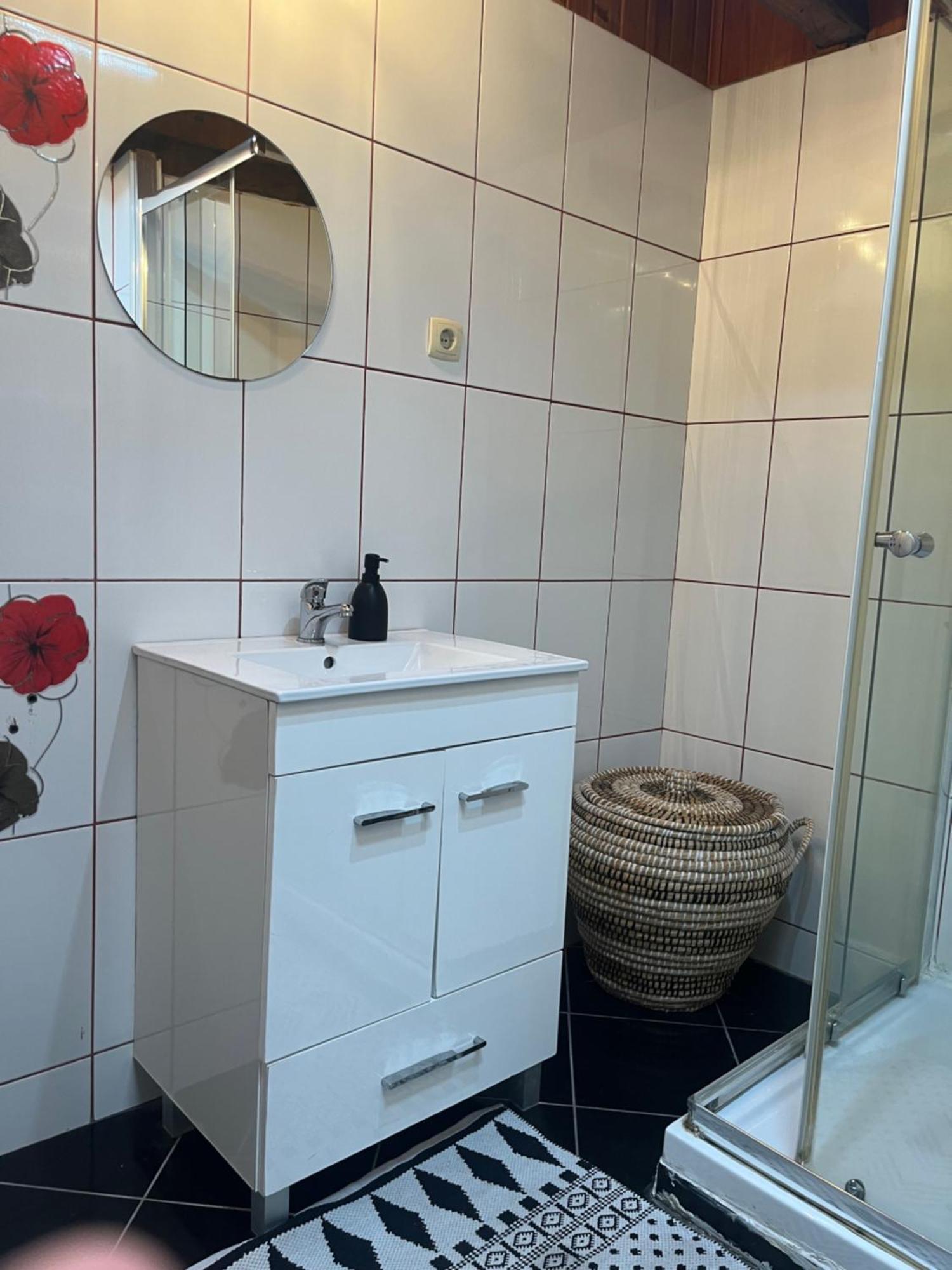 Very Charming Overlooking S Jorge Castel Apartment