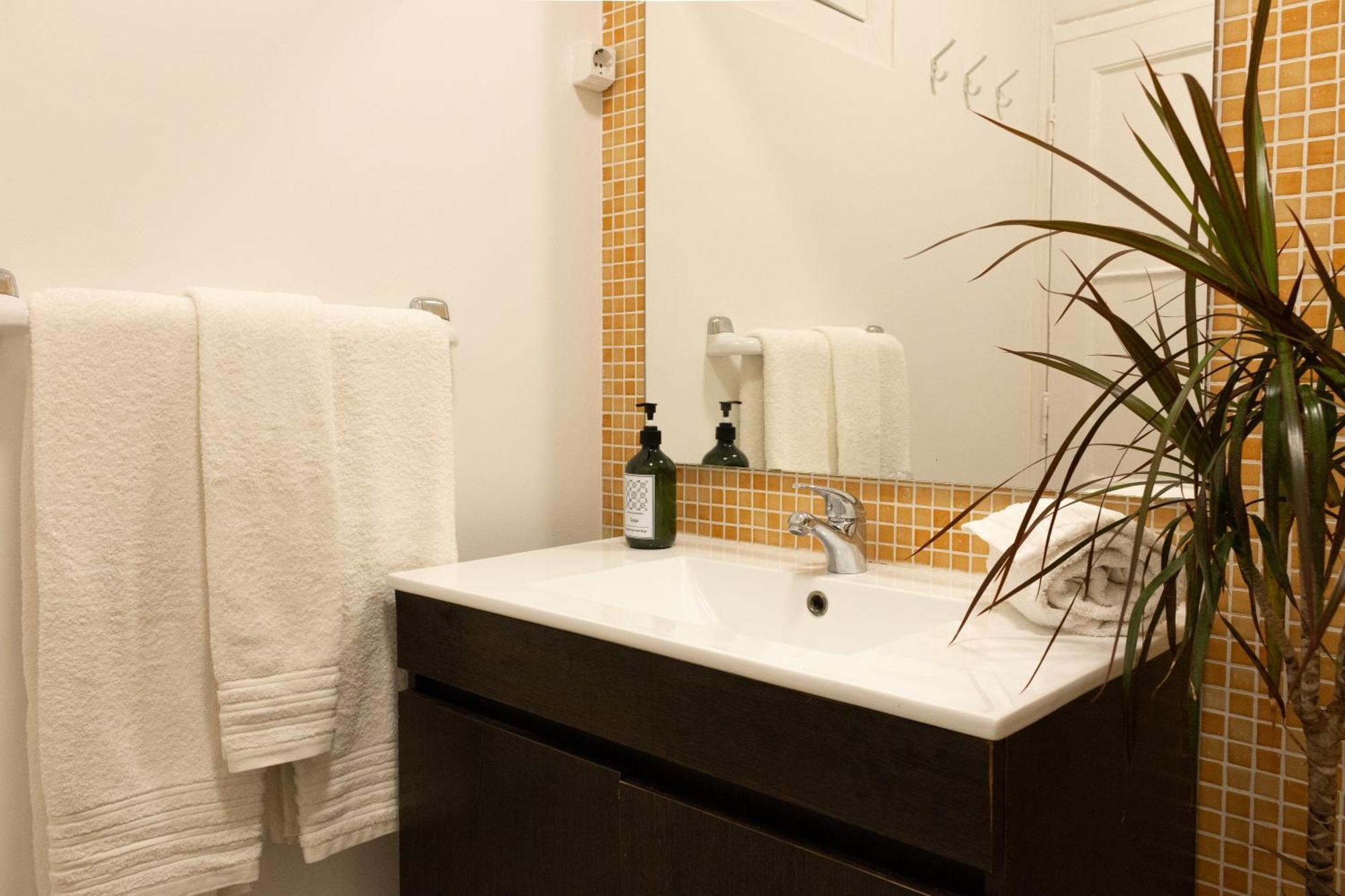 Santos By Madrabica Guest house *