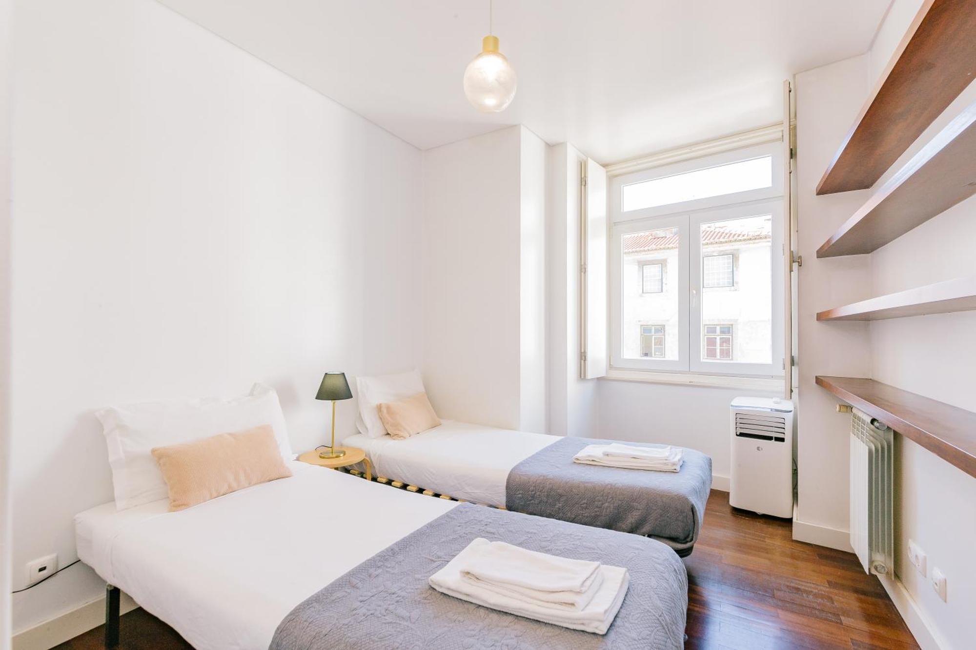 Chiado 2 Bedroom Elegant Lisbon