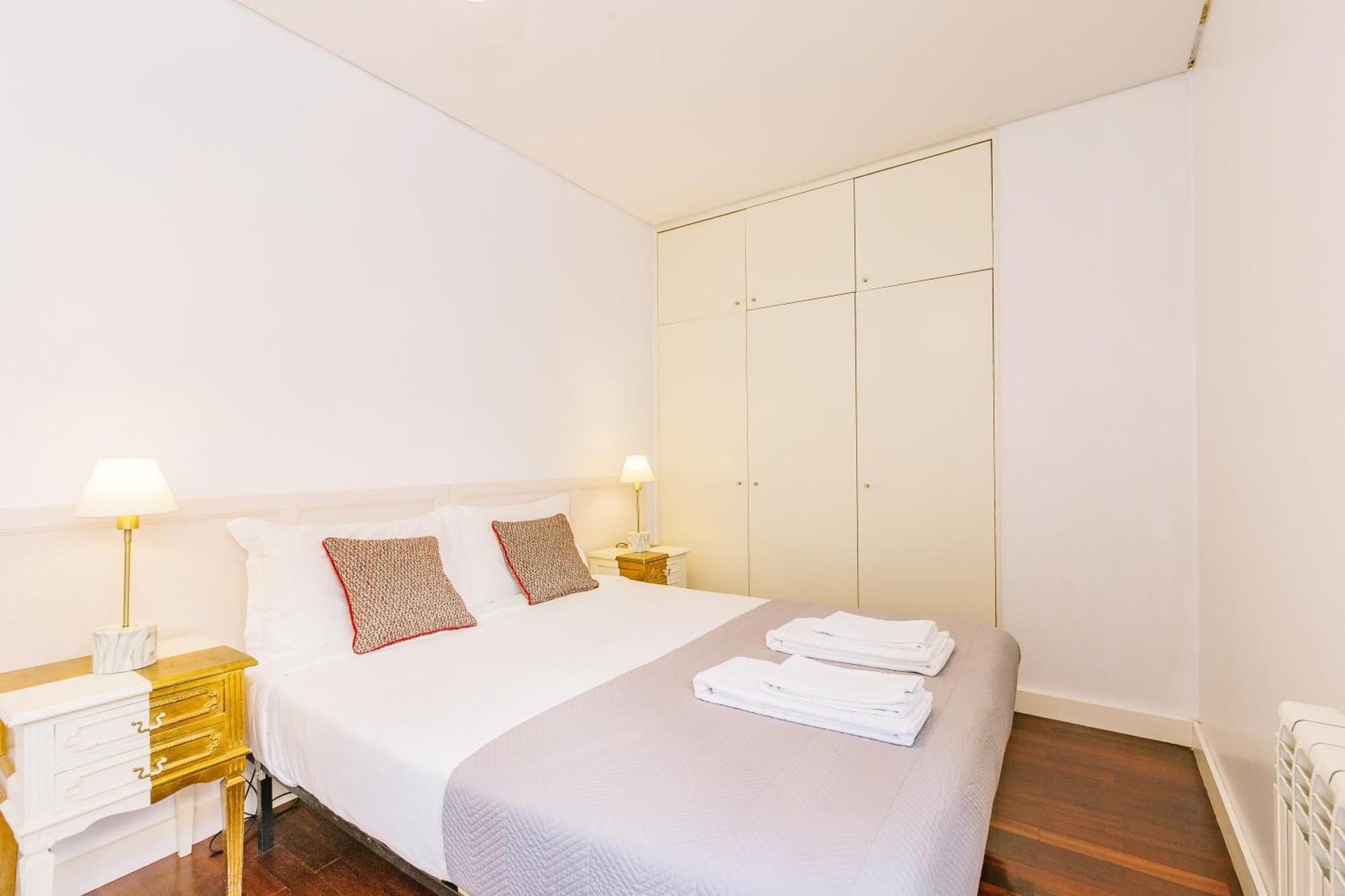Chiado 2 Bedroom Elegant Apartment Lisbon